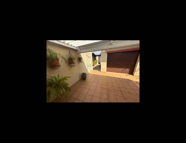 2 BEDROOM TOWNHOUSE FOR SALE IN MULBARTON